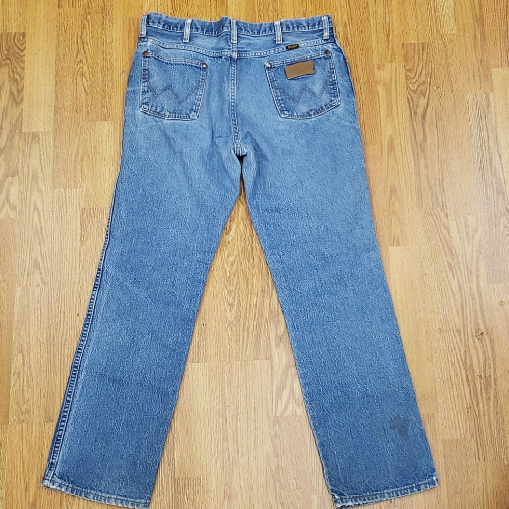 Vintage Wrangler men's distressed jeans with patch